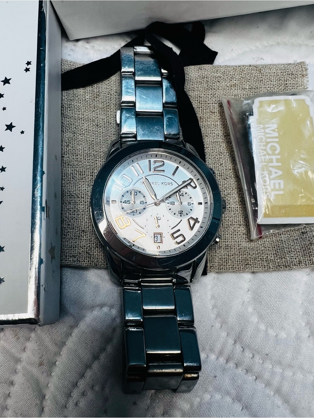 Michael Kors Women MK5725 Dress Date
Stainless Steel Quartz 42mm Watch
Silver - Picture 3 of 8